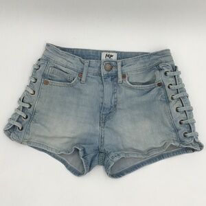 Aeropostales' Tokyo Darling Size 00 Shorty Shorts High Rise Light Wash Denim